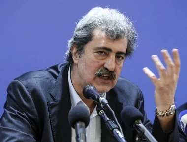 Π.Πολάκης: «Νοσηλεία κι ας είναι και σε ράντζα… » λέει για τις εικόνες ΠΟΕΔΗΝ από το «Αττικόν» (φωτο)